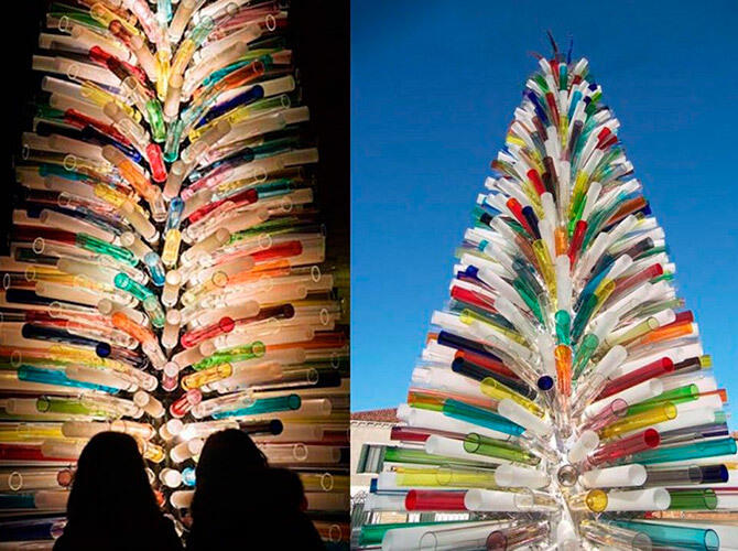 Самые креативные новогодние ёлки. Фото: Остров Мурано. Венеция. Рождественская елка высотой 8.5 метров, сделанная из стекла.