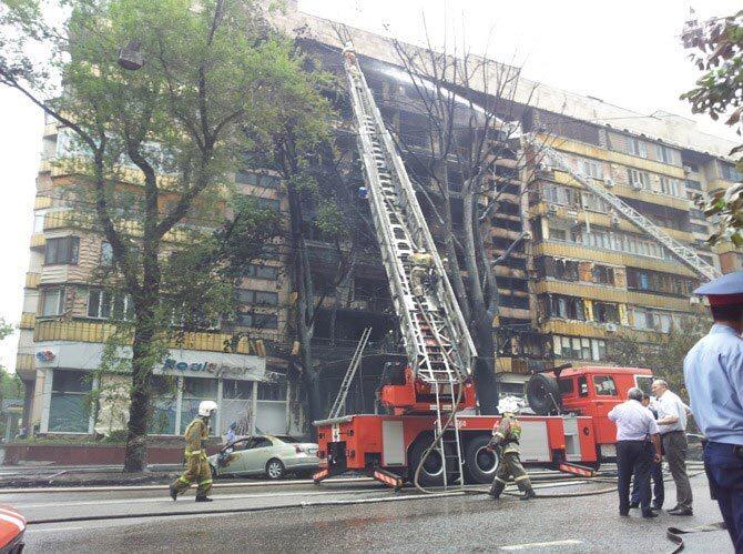 Фоторепортаж с места взрыва бензовоза в Алматы