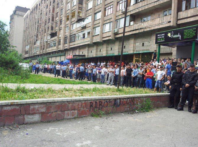 Фоторепортаж с места взрыва бензовоза в Алматы