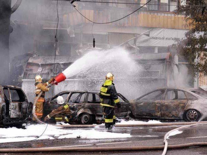 Фоторепортаж с места взрыва бензовоза в Алматы