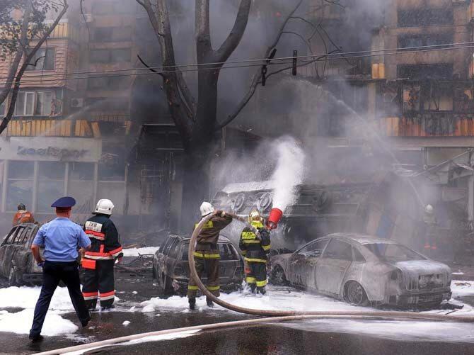 Фоторепортаж с места взрыва бензовоза в Алматы