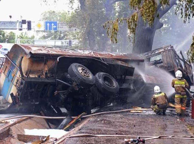 Фоторепортаж с места взрыва бензовоза в Алматы