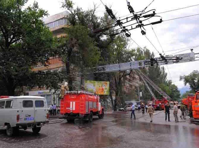 Фоторепортаж с места взрыва бензовоза в Алматы