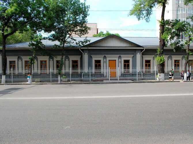 Дома города Верного. Фото: Дом на Гоголя-Пушкина, построен в 1892-1895.