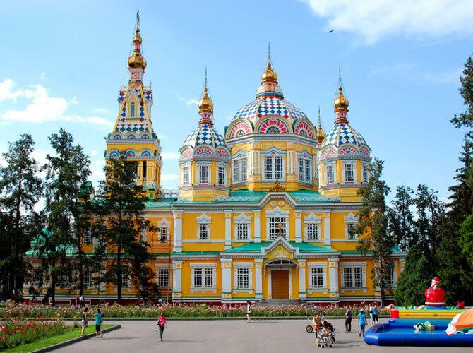 Дома города Верного. Фото: Вознесенский Кафедральный собор, построен в 1907 г.