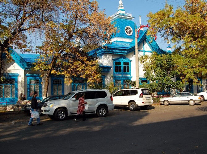 Дома города Верного. Фото: Магазин купца Габдулвалиева, ныне «Кызыл Тан»,1912 г.