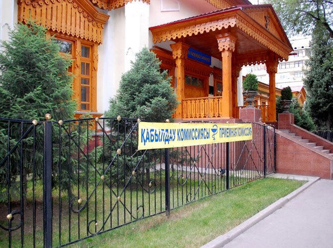 Дома города Верного. Фото: Детский приют, ныне медицинский колледж, построен в 1892 г.