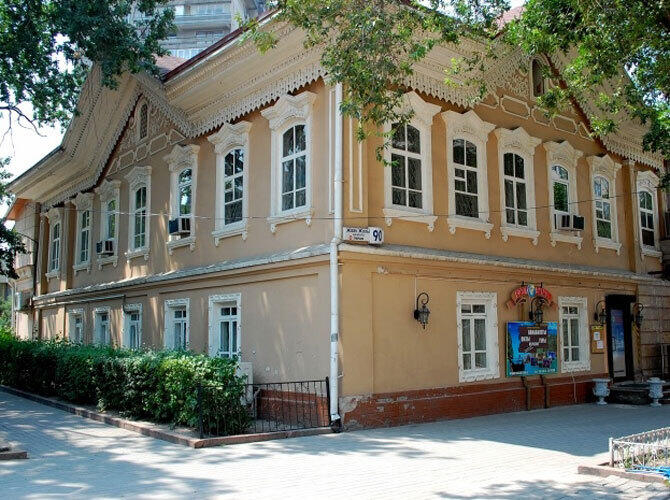 Дома города Верного. Фото: Дом С.Сейдалина, который был построен в конце 19-века.Находится на Арбате, на Панфилова-Жибек-Жолы.