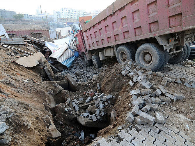 Последствия взрыва нефтепровода в городе Циндао, Китай.. Фото: Фото с сайта www.gazeta.ru