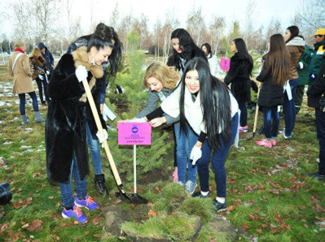 Участницы "Мисс Казахстан - 2013" посадили деревья