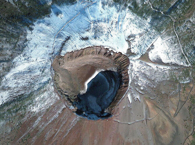 Самые интересные снимки со спутника 2013. Фото: Везувий в Неаполе