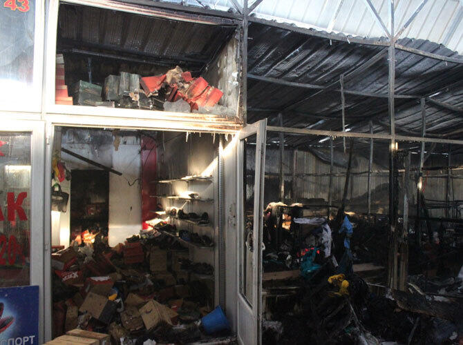 Пожары на рынках Алматы. Фото: Пожар на барахолке торгово-складские павильоны Юпитер 4 февраля 2014