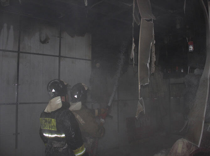 Пожары на рынках Алматы. Фото: Пожар на барахолке торгово-складские павильоны Юпитер 4 февраля 2014