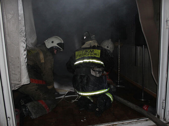 Пожары на рынках Алматы. Фото: Пожар на барахолке торгово-складские павильоны Юпитер 4 февраля 2014