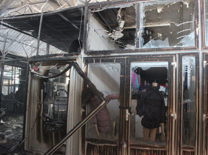 Пожары на рынках Алматы. Фото: Пожар на барахолке торгово-складские павильоны Юпитер 4 февраля 2014