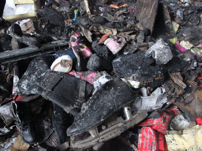 Пожары на рынках Алматы. Фото: Пожар на барахолке торгово-складские павильоны Юпитер 4 февраля 2014