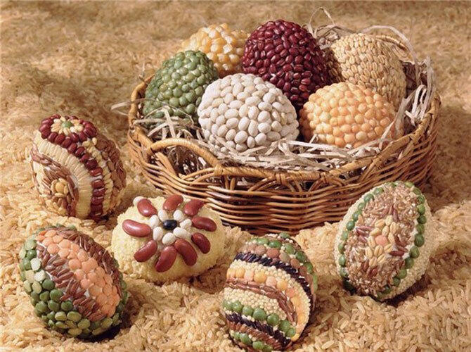 Украшение пасхальных яиц. Фото: Различные семена и крупы