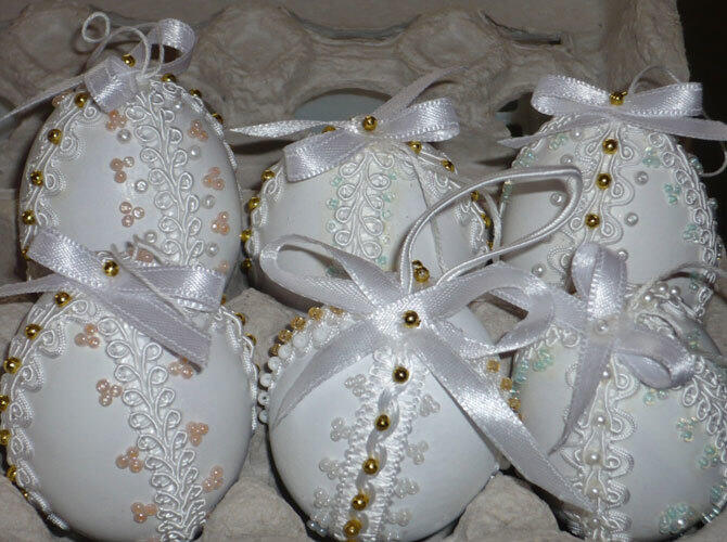 Украшение пасхальных яиц. Фото: Украшение кружевными лентами