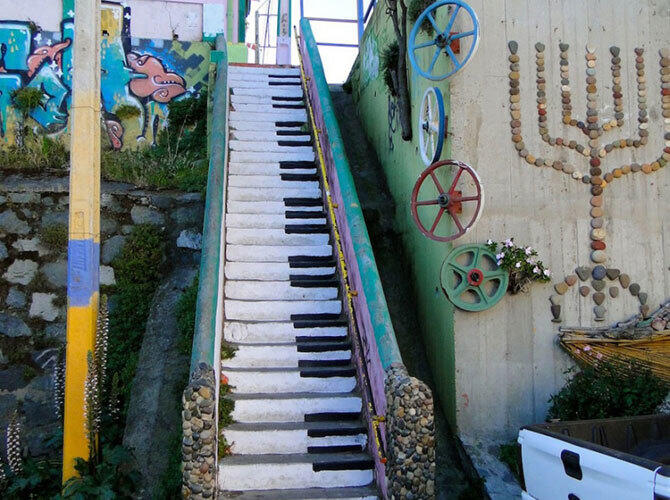 Обворожительные лестницы со всего мира. Фото: Вальпараисо, Чили. Фото с сайта http://www.adme.ru/