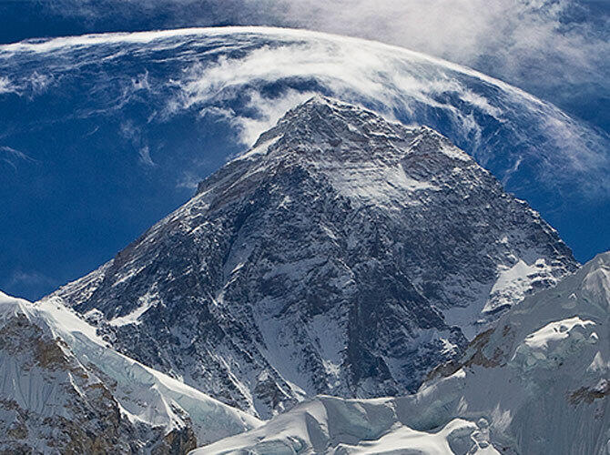 Экстремальная карта мира. Фото: Непал. На территории Непала находятся как самые простые высотные маршруты этой планеты, так и самые огромные неприступные пики, включая крышу мира И Эверест (8848 м).