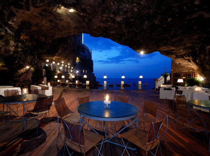 Отели, в которых хочется оказаться прямо сейчас. Фото: Hotel Ristorante Grotta Palazzese Polignano a Mare, Италия