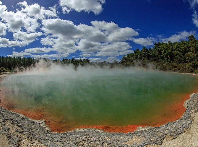 20 сюрреалистичных мест. Фото: Страна термальных чудес Уаи-О-Тапу. Роторуа, Новая Зеландия. Фото с сайта http://www.tripadvisor.ru/