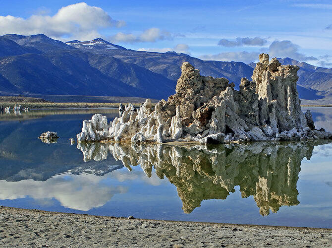 20 сюрреалистичных мест. Фото: Озеро Моно. Калифорния, США. Фото с сайта http://www.tripadvisor.ru/