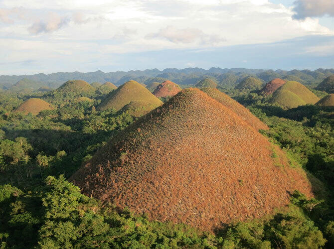 20 сюрреалистичных мест. Фото: Шоколадные холмы. Бохоль, Филиппины. Фото с сайта http://www.tripadvisor.ru/