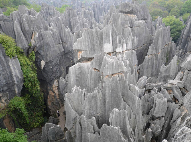 20 сюрреалистичных мест. Фото: Каменный лес Шилинь. Юньнань, Китай. Фото с сайта http://www.tripadvisor.ru/