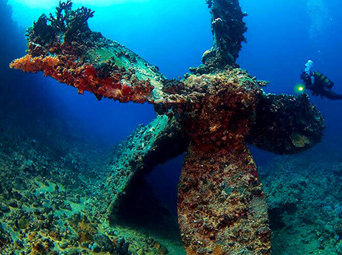 Бухта погибших кораблей. Кладбище военной техники, Микронезия. Фото: nibler.ru