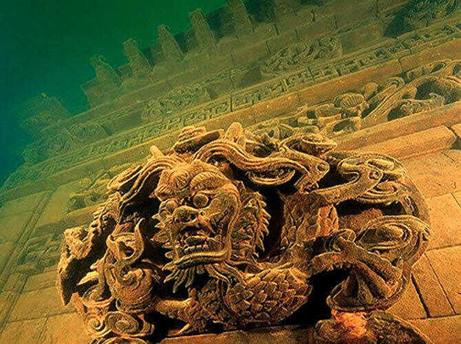 Бухта погибших кораблей. Город Льва (Ши Ченг) на дне озера Циндао, Китай. Фото: http://4tololo.ru/