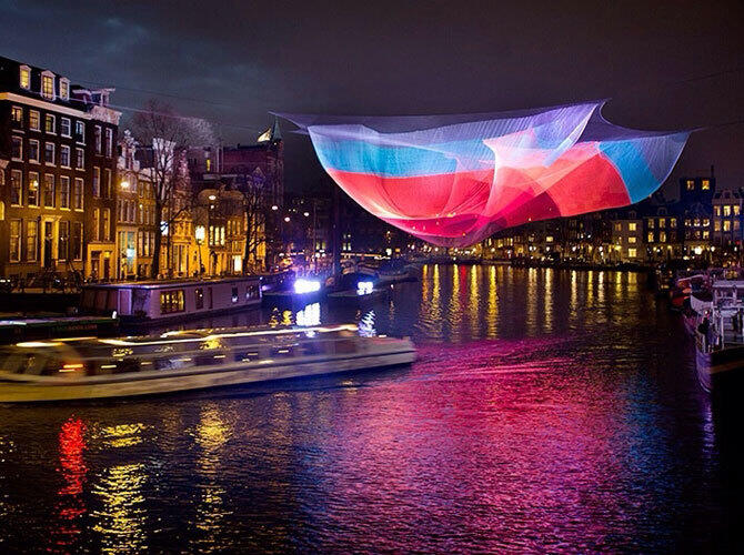 Лучшие арт-проекты года. Фото: Воздушные сети. Фото с сайта http://www.adme.ru/