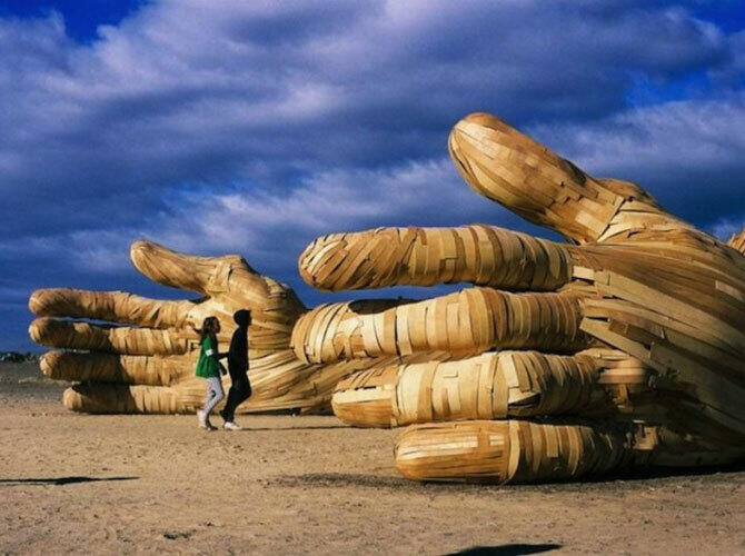 Лучшие арт-проекты года. Фото: Девятиметровая скульптура человека. Фото с сайта http://www.adme.ru/