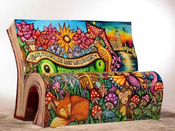 Лучшие арт-проекты года. Фото: Лавочки-книги. Фото с сайта http://www.adme.ru/