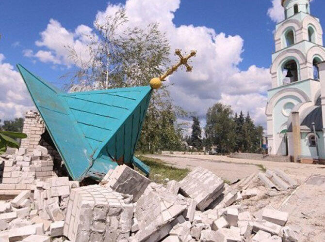 Ужасы гражданской войны на Украине.. Фото: Последствия обстрела Славянска. Фото с сайта news.bigmir.net