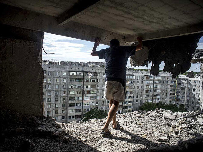 Ужасы гражданской войны на Украине.. Фото: Донецк после обстрела. Фото с сайта nws.su