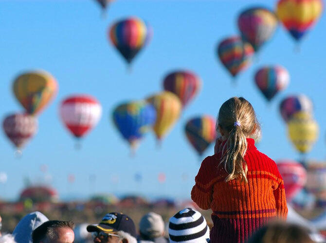 Самые лучшие мировые праздники и фестивали осени. Фото: Фестиваль воздушных шаров в Альбукерке И крупнейший фестиваль воздухоплавания в мире. В текущем году даты проведения запланированы на 4-12 октября. Фото с сайта  http://bigpicture.ru/
