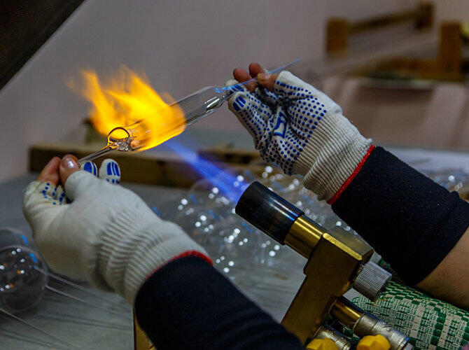 Как это работает: фабрика по производству ёлочных игрушек. Фото: Фото с сайта http://loveopium.ru/