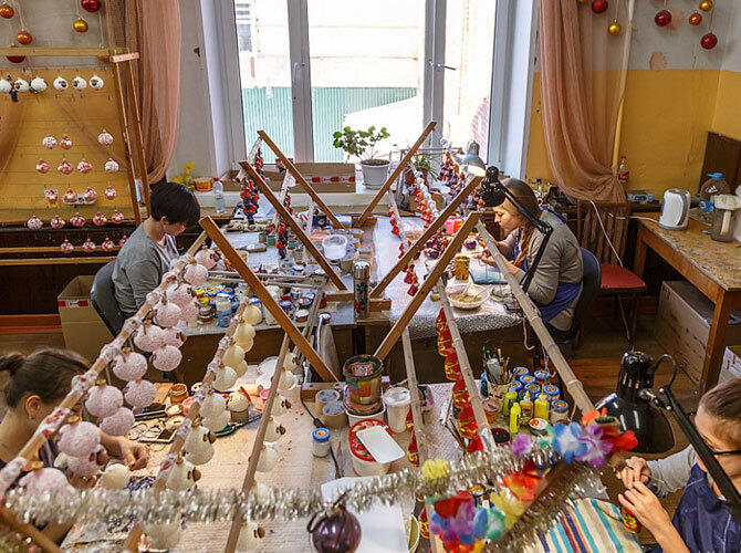 Как это работает: фабрика по производству ёлочных игрушек. Фото: Фото с сайта http://loveopium.ru/