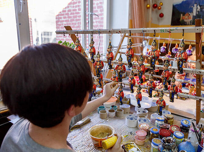 Как это работает: фабрика по производству ёлочных игрушек. Фото: Фото с сайта http://loveopium.ru/