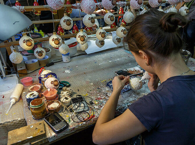 Как это работает: фабрика по производству ёлочных игрушек. Фото: Фото с сайта http://loveopium.ru/