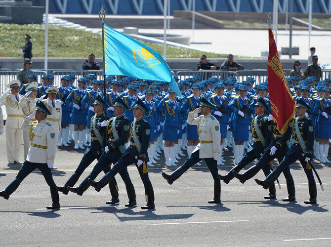 Празднование Дня защитника Отечества в Казахстане. Фото: Военный парад - Астана