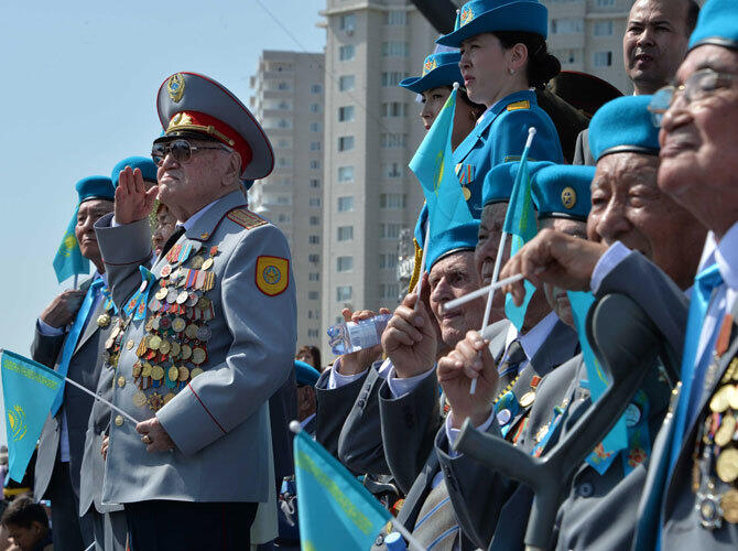 Празднование Дня защитника Отечества в Казахстане. Фото: Военный парад - Астана