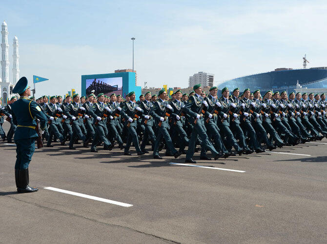 Празднование Дня защитника Отечества в Казахстане. Фото: Военный парад - Астана