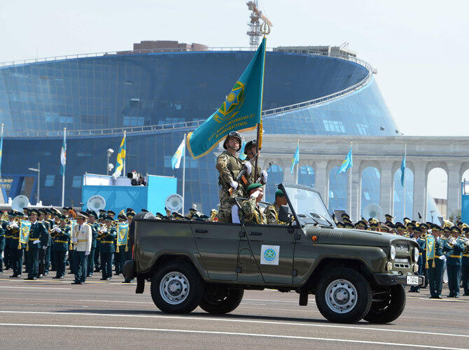 Празднование Дня защитника Отечества в Казахстане. Фото: Военный парад - Астана