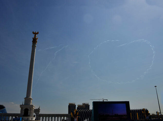 Празднование Дня защитника Отечества в Казахстане. Фото: Военный парад - Астана