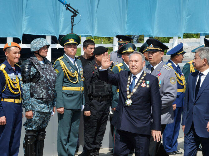Празднование Дня защитника Отечества в Казахстане. Фото: Военный парад - Астана
