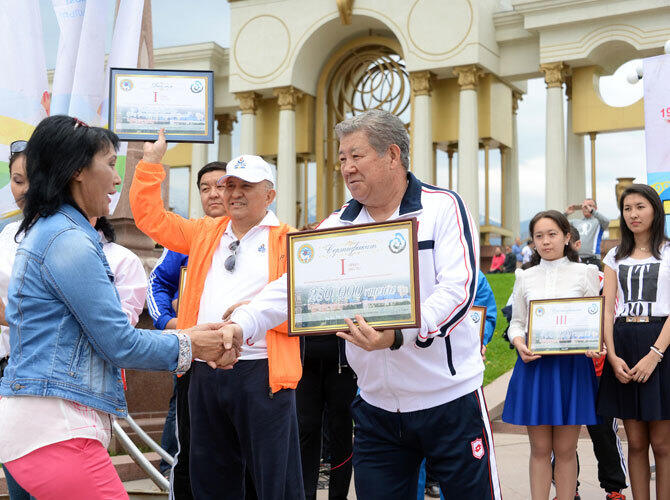 Празднование Дня защитника Отечества в Казахстане. Фото: Велопробег - Алматы. Фото ДАУРЕНА ИСАЕВА