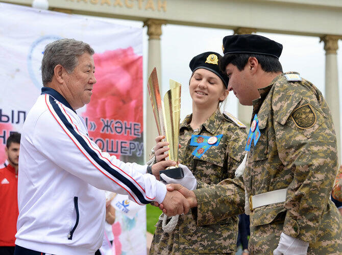 Празднование Дня защитника Отечества в Казахстане. Фото: Велопробег - Алматы. Фото ДАУРЕНА ИСАЕВА