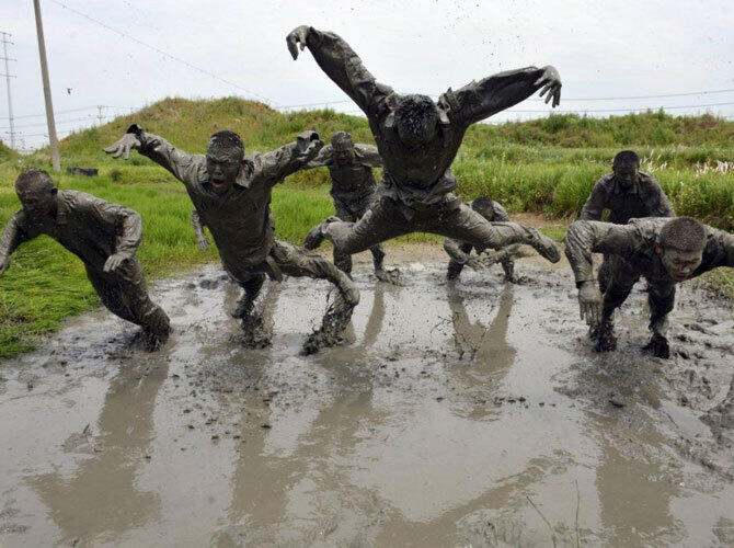 Самые изнурительные тренировки в различных армиях мира. Фото: Китай. Фото с сайта http://fullpicture.ru/
